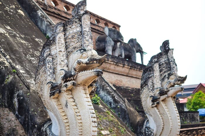 Go temple hopping - Wat Chedi Luang