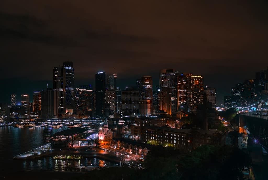 6. Experience the affordable nightlife - What To Do In Sydney On a Backpacker’s Budget
