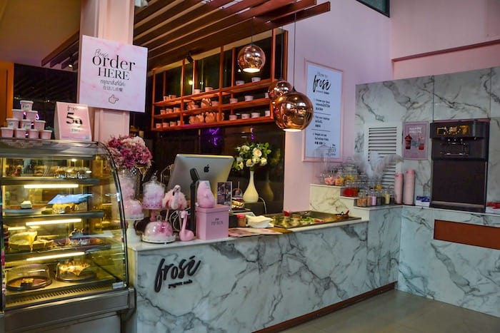 Frose Yogurt Cafe