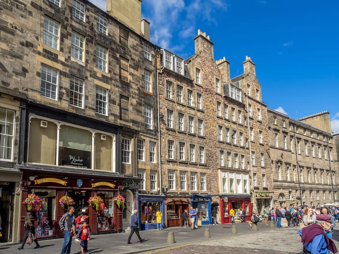 Europe Backpacking Route: Explore Edinburgh