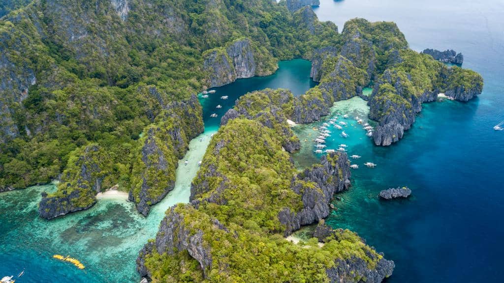 El Nido’s Enchanting Lagoons - El Nido, Philippines: Top Destinations for Tropic-Loving Backpackers