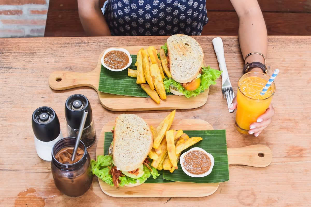 Banyan Tree: Best Location - Where to Eat on Gili Trawangan: Best Breakfast Cafes