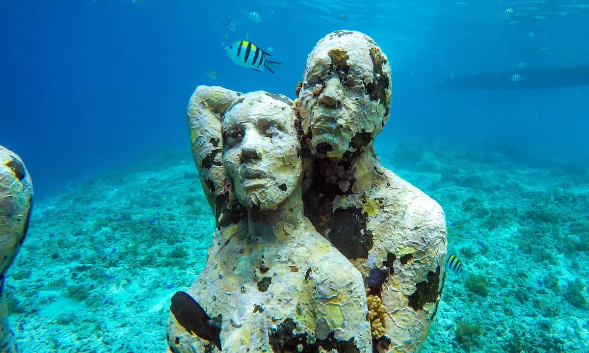 Gili Meno Statues Story - Gili Meno Statues: A Guide to the Underwater Statues in Indonesia
