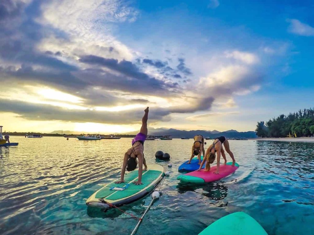 Mad Monkey Hostels Sunrise SUP Yoga Gili Trawangan