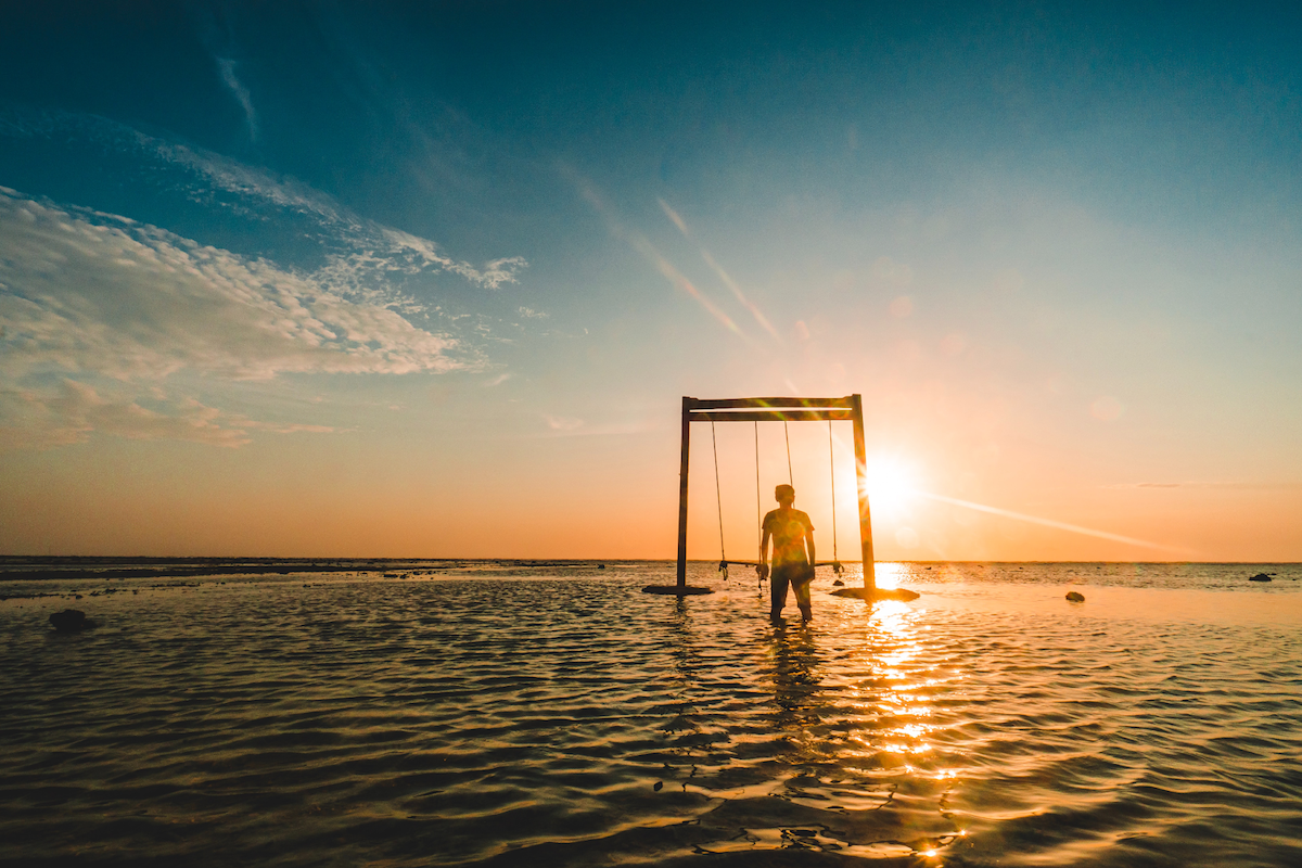 Lombok on a budget | ocean swing