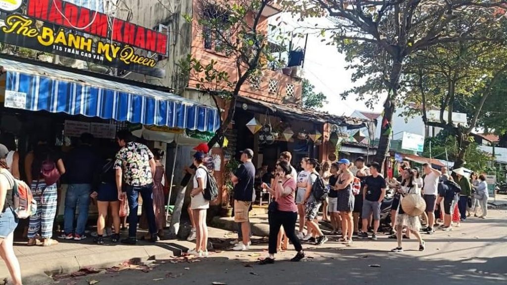 Queues for miles at Madam Khanh, Hoi An
