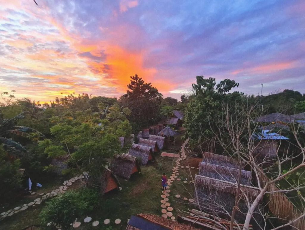 wonderland community hostel and vegan restaurant in dumaguete