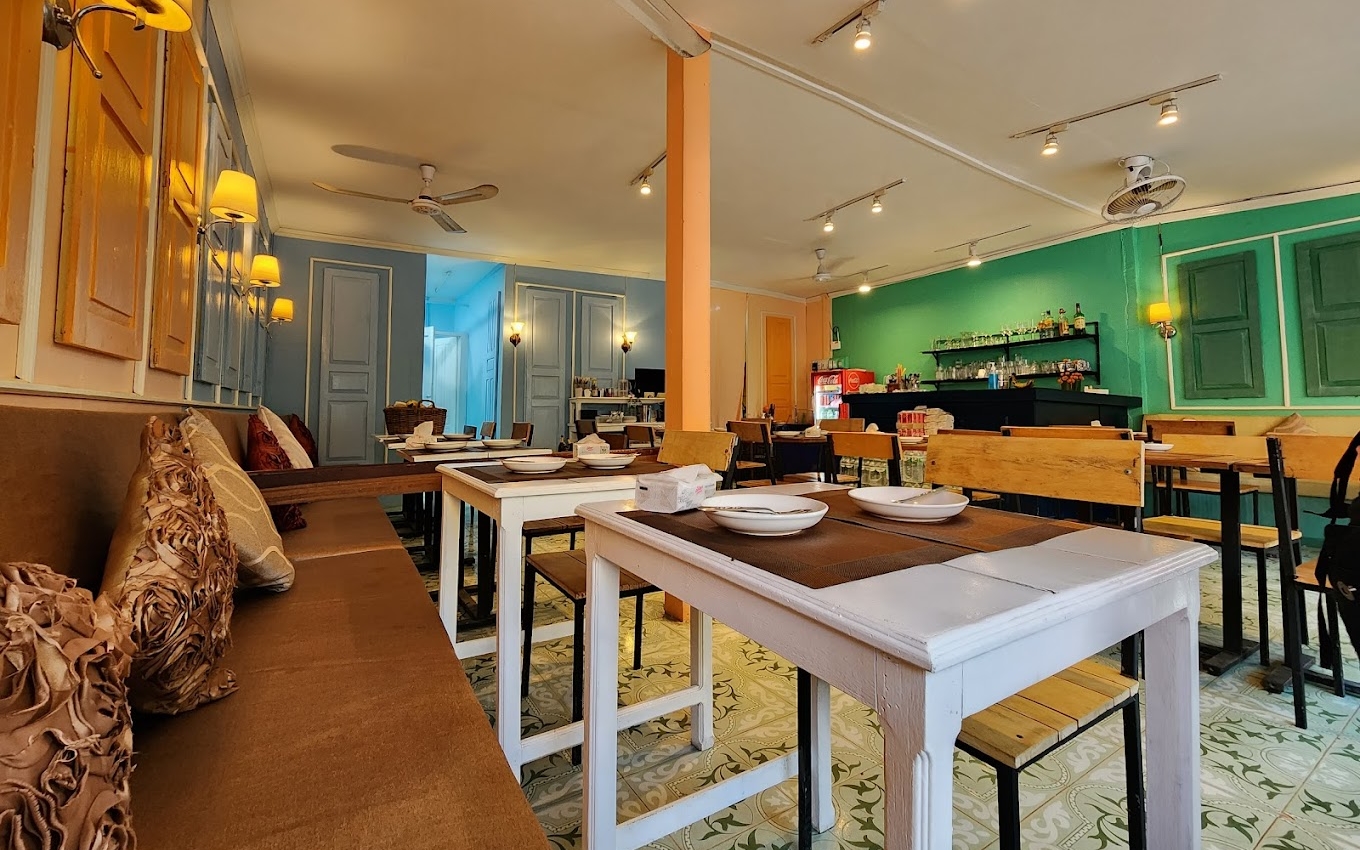 Interior of Happy Mango Thai Restaurants in Vang Vieng