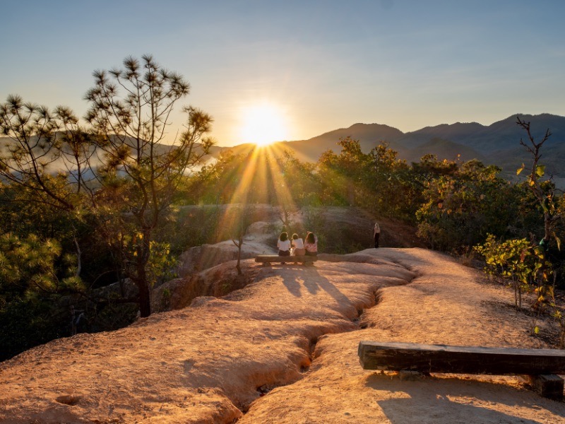 Watch the sunset at Pai Canyon on the Pai Canyon scooter loop