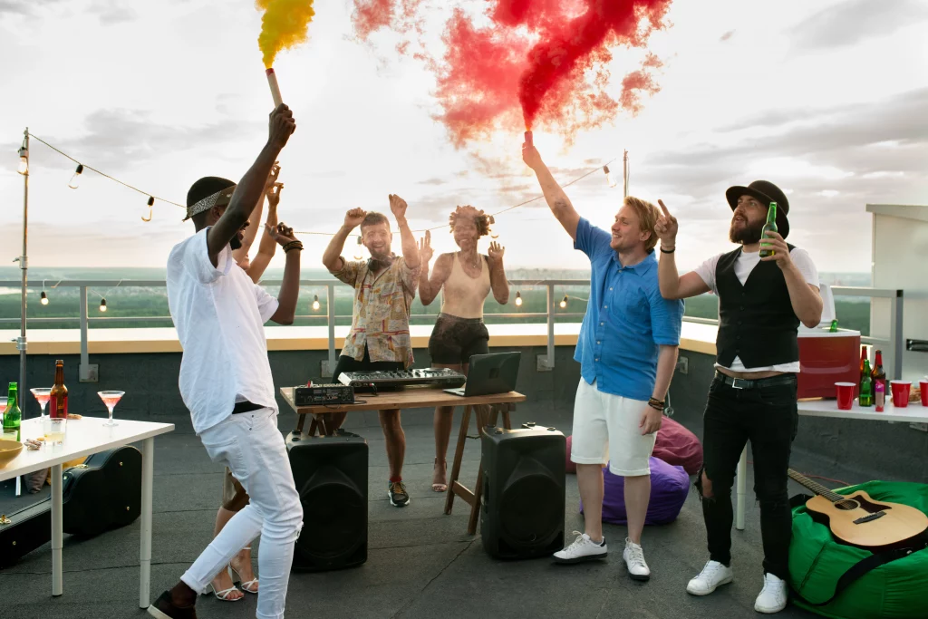 Mistral Rooftop Bar: Luxe Libations with a Skyline View part scene