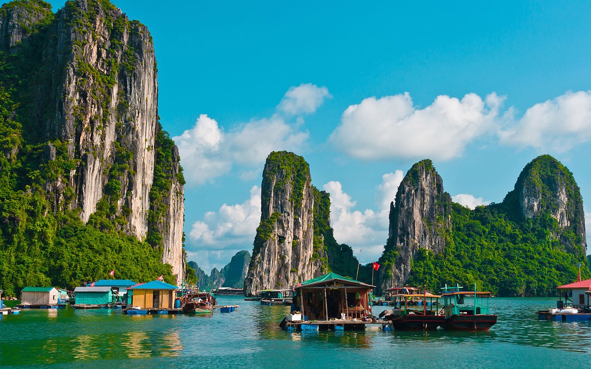 Cruise through Lan Ha Bay on one of the Best Backpacker Routes in Vietnam.